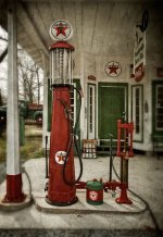 96dba5269eaac91e2de29a81b85b069c--old-gas-pumps-texaco.jpg