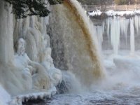 Tahquamenon Falls spray.jpg