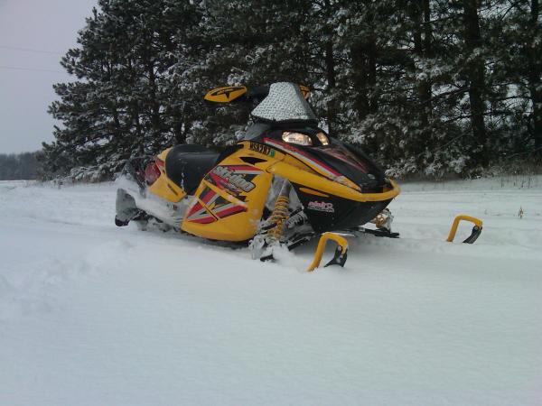 2005 Ski Doo Renegade 600ho SDI, first ride on the new to me sled.  12-24-09 North Branch, MN