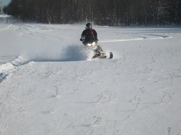 Ann floating on powder